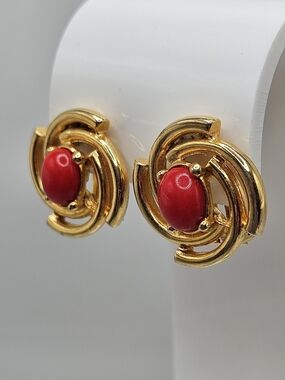 VINTAGE PAOLO GUCCI Gold Plated Red Cabochon Clip On Earrings Signed